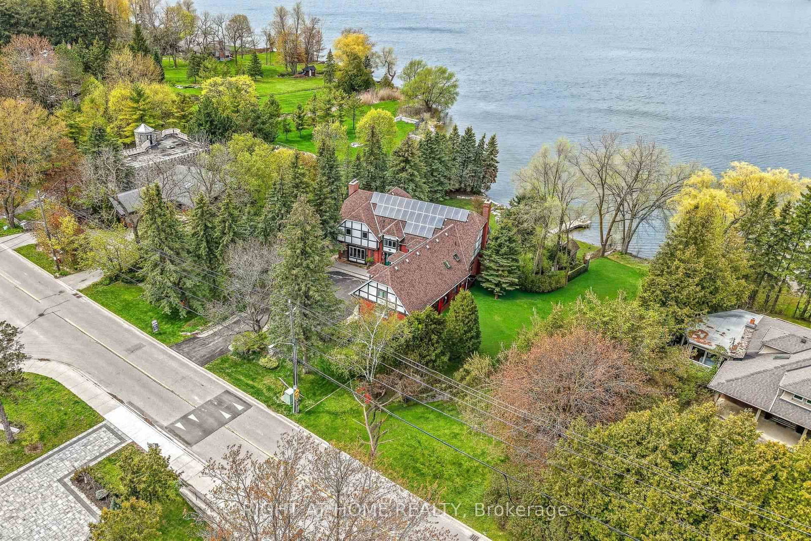 566 Sunset Beach Road • Richmond Hill, ON photo 3