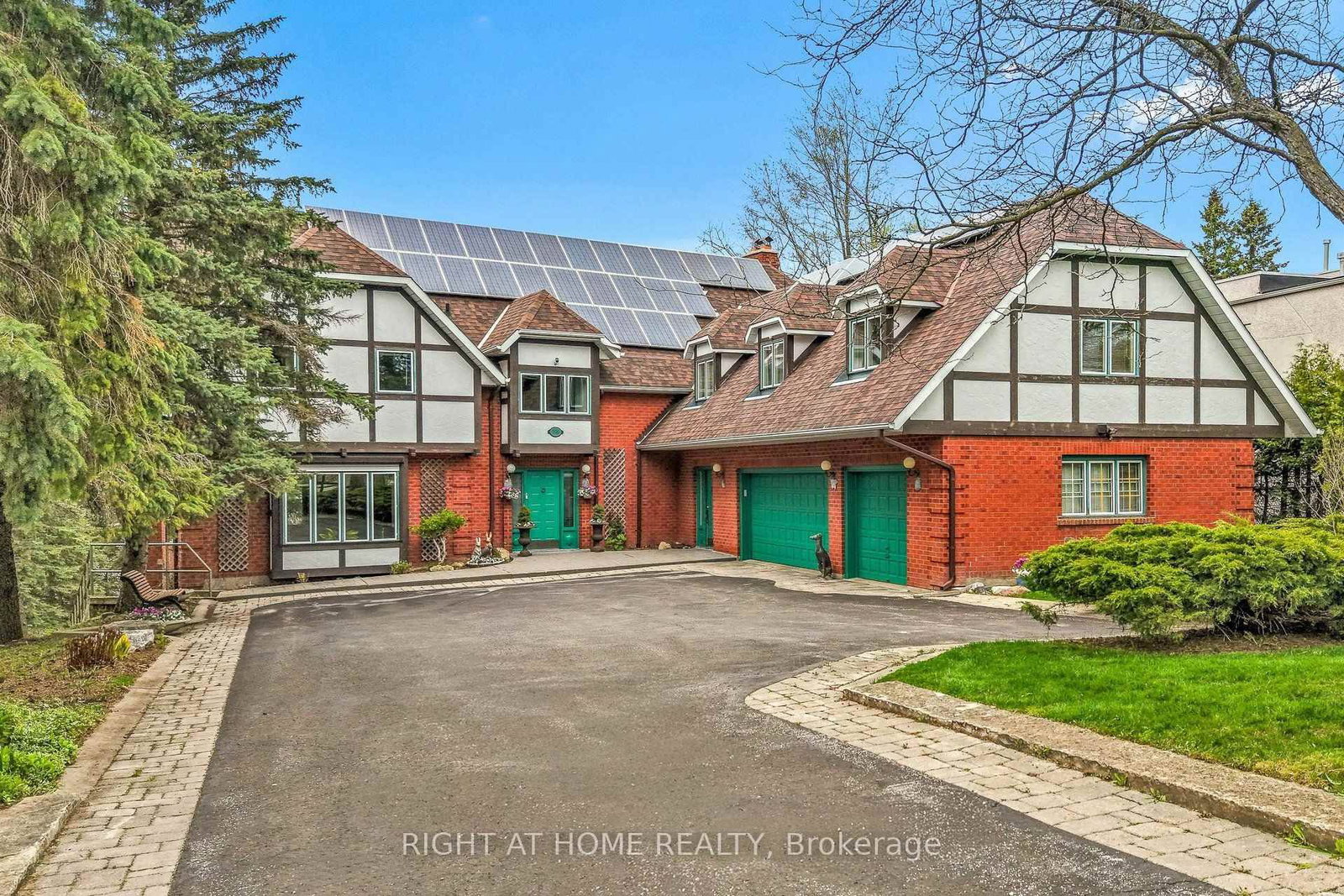 566 Sunset Beach Road • Richmond Hill, ON photo 4