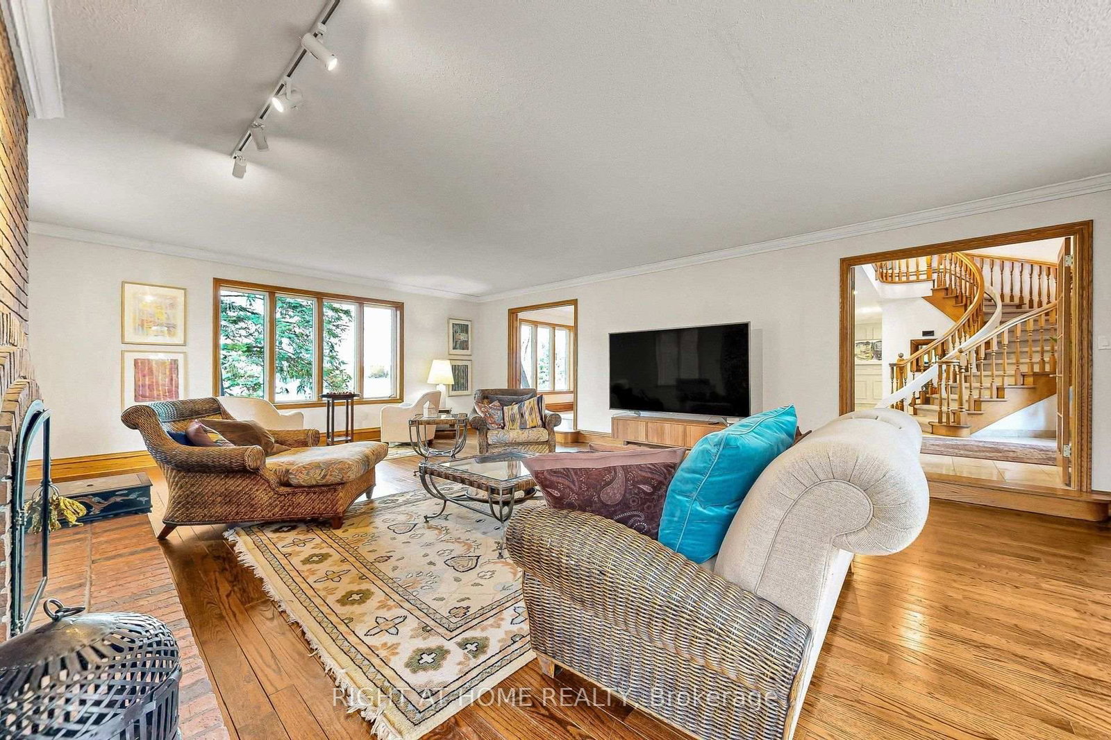 566 Sunset Beach Road • Richmond Hill, ON photo 8