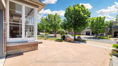 74 Victoria Wood Avenue • Markham, ON photo 2