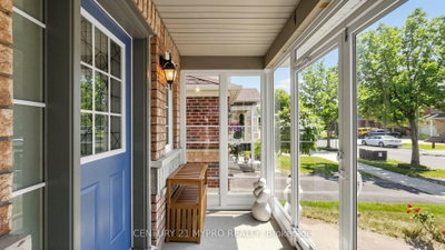 74 Victoria Wood Avenue • Markham, ON photo 3