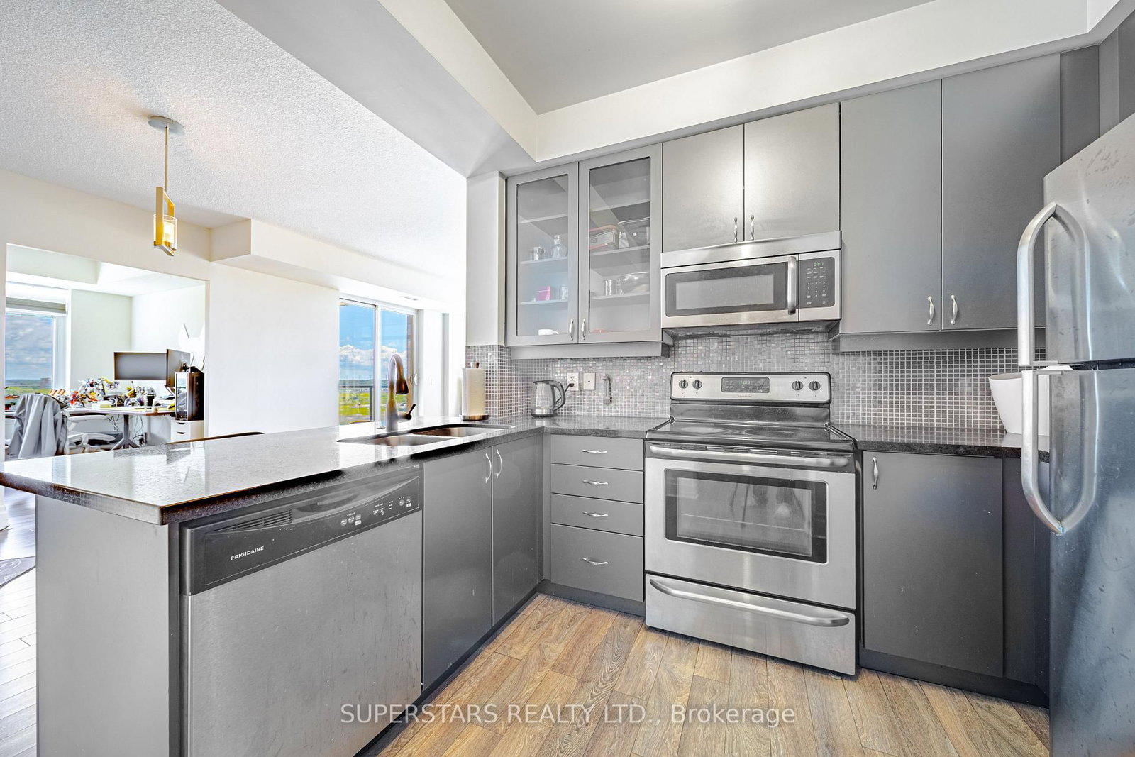 151 Upper Duke Crescent • #809 • Markham, ON photo 5