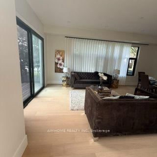 21 Shadbolt Court • Markham, ON photo 8