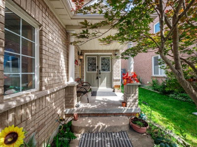 26 Tomscot Avenue • Richmond Hill, ON photo 3