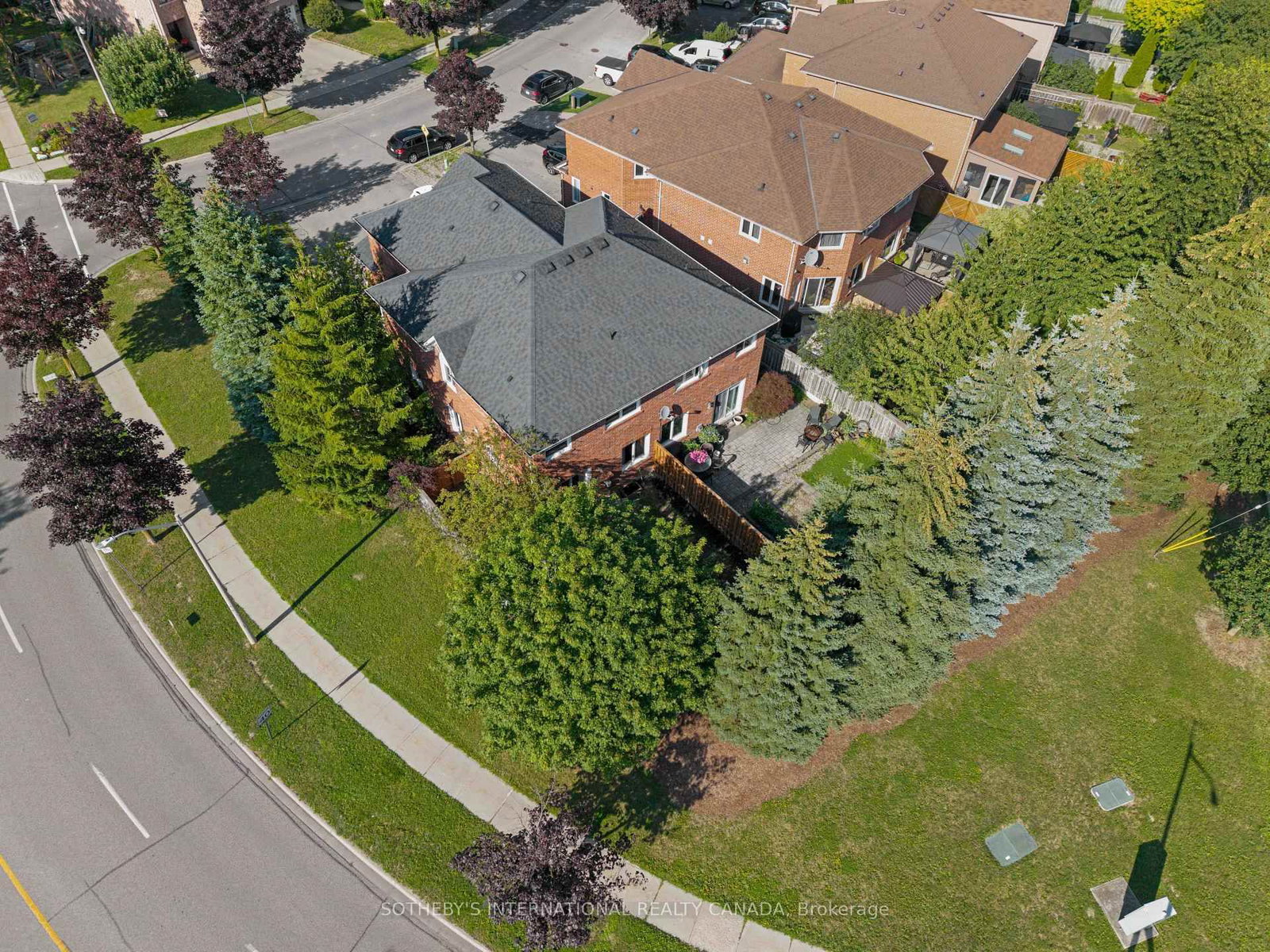 406 Pinnacle Trail • Aurora, ON photo 18