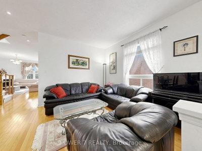 16 Barkwood Hollow • Markham, ON photo 4