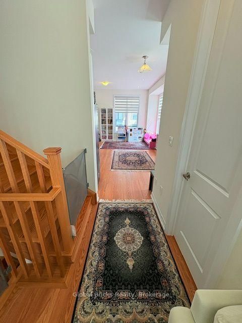 64 Seine Lane E photo 4