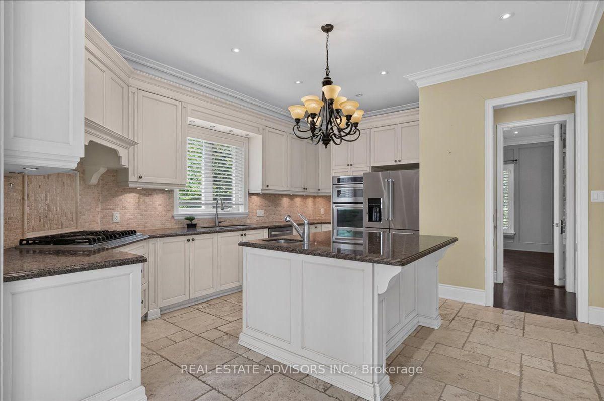 43 Grayfield Drive • Whitchurch-Stouffville, ON photo 6