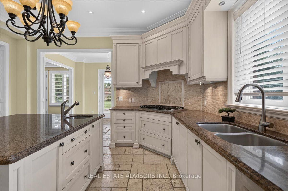 43 Grayfield Drive • Whitchurch-Stouffville, ON photo 8