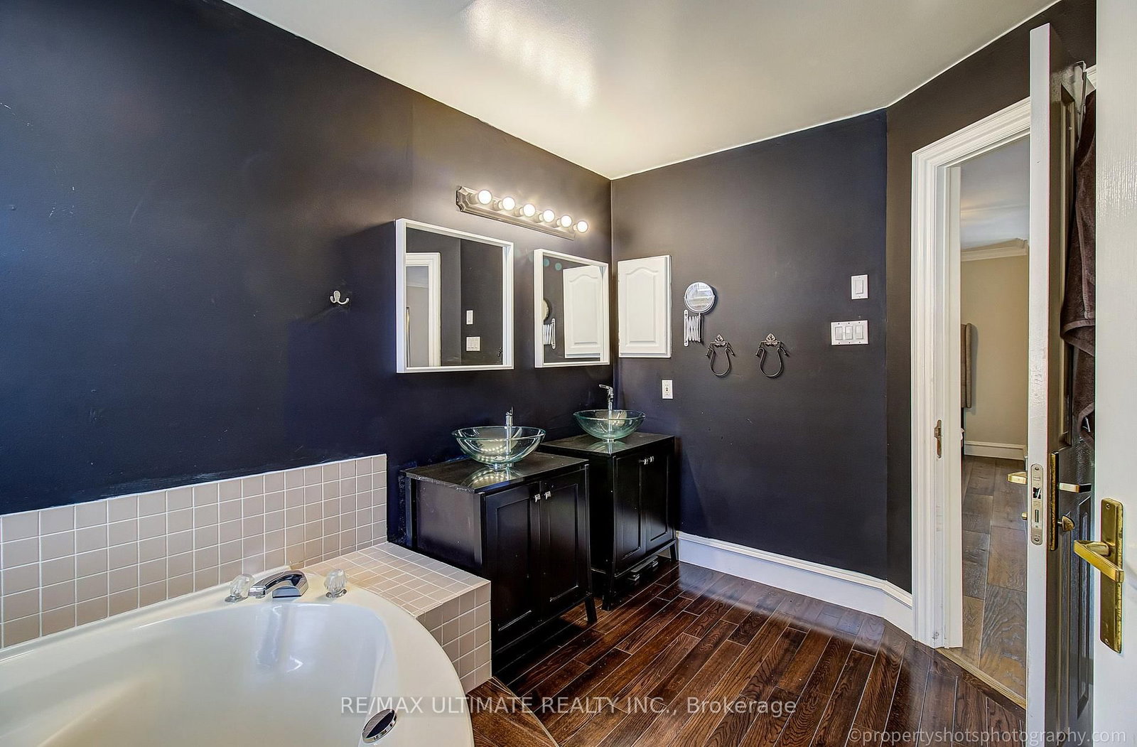 351 Fairway Gardens • Newmarket, ON photo 31