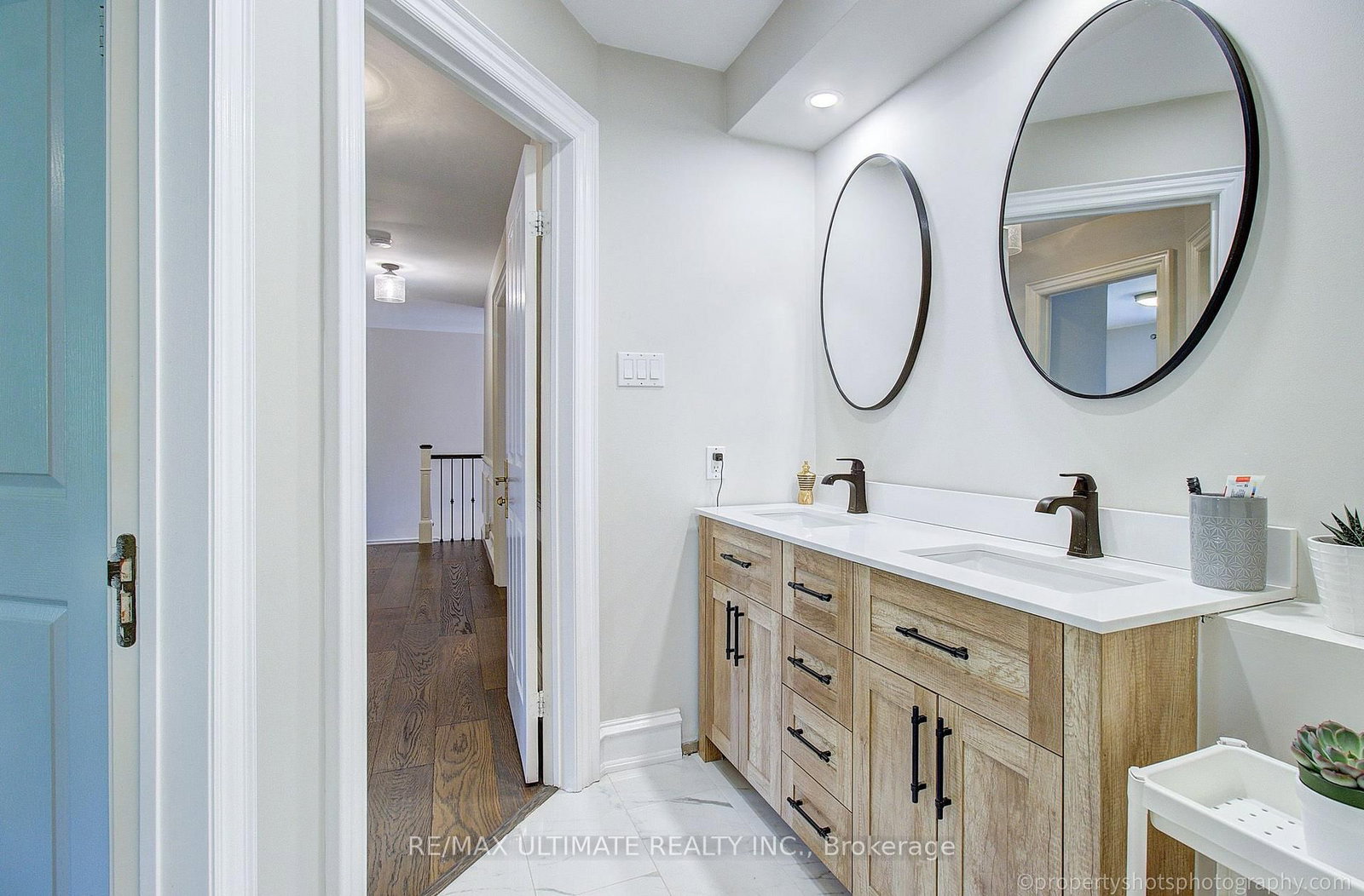 351 Fairway Gardens • Newmarket, ON photo 39