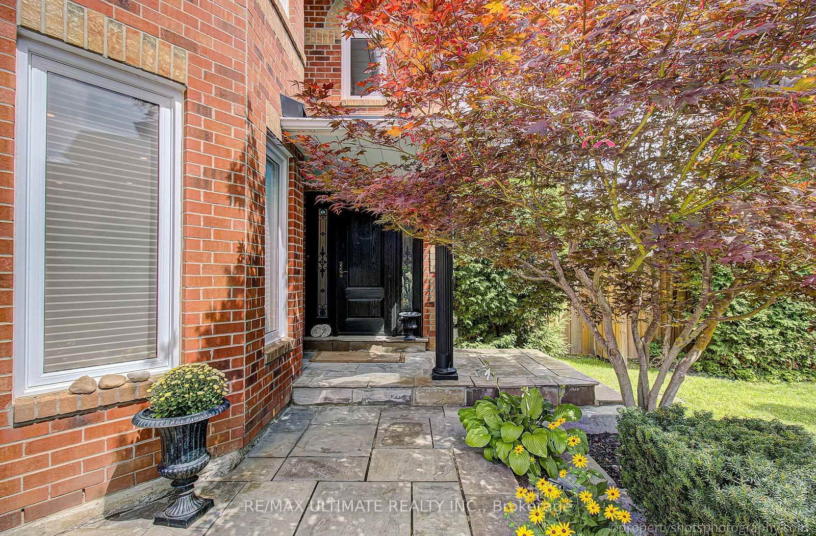351 Fairway Gardens • Newmarket, ON photo 5