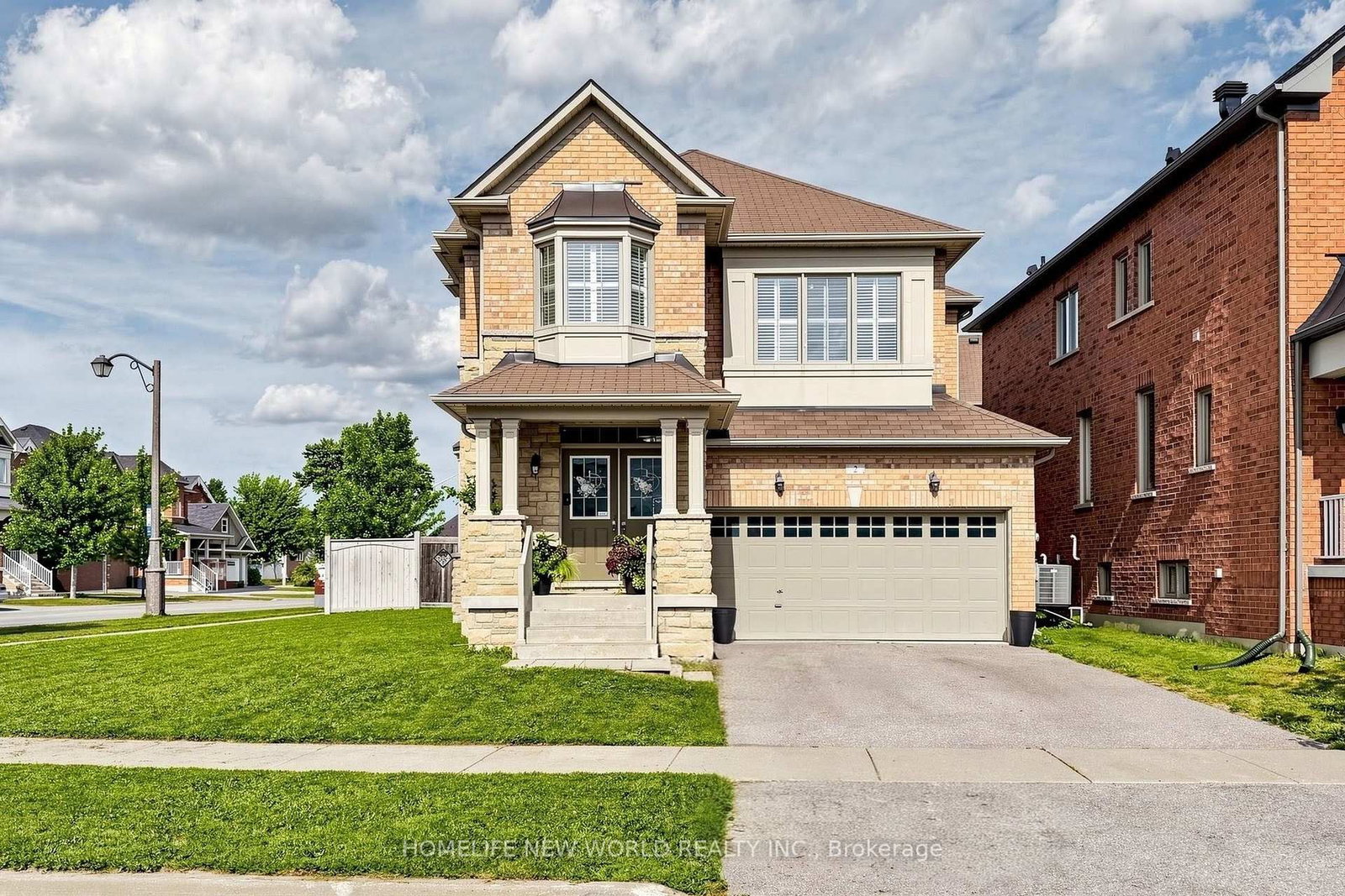 2 Lucida Court • Whitchurch-Stouffville, ON photo 1