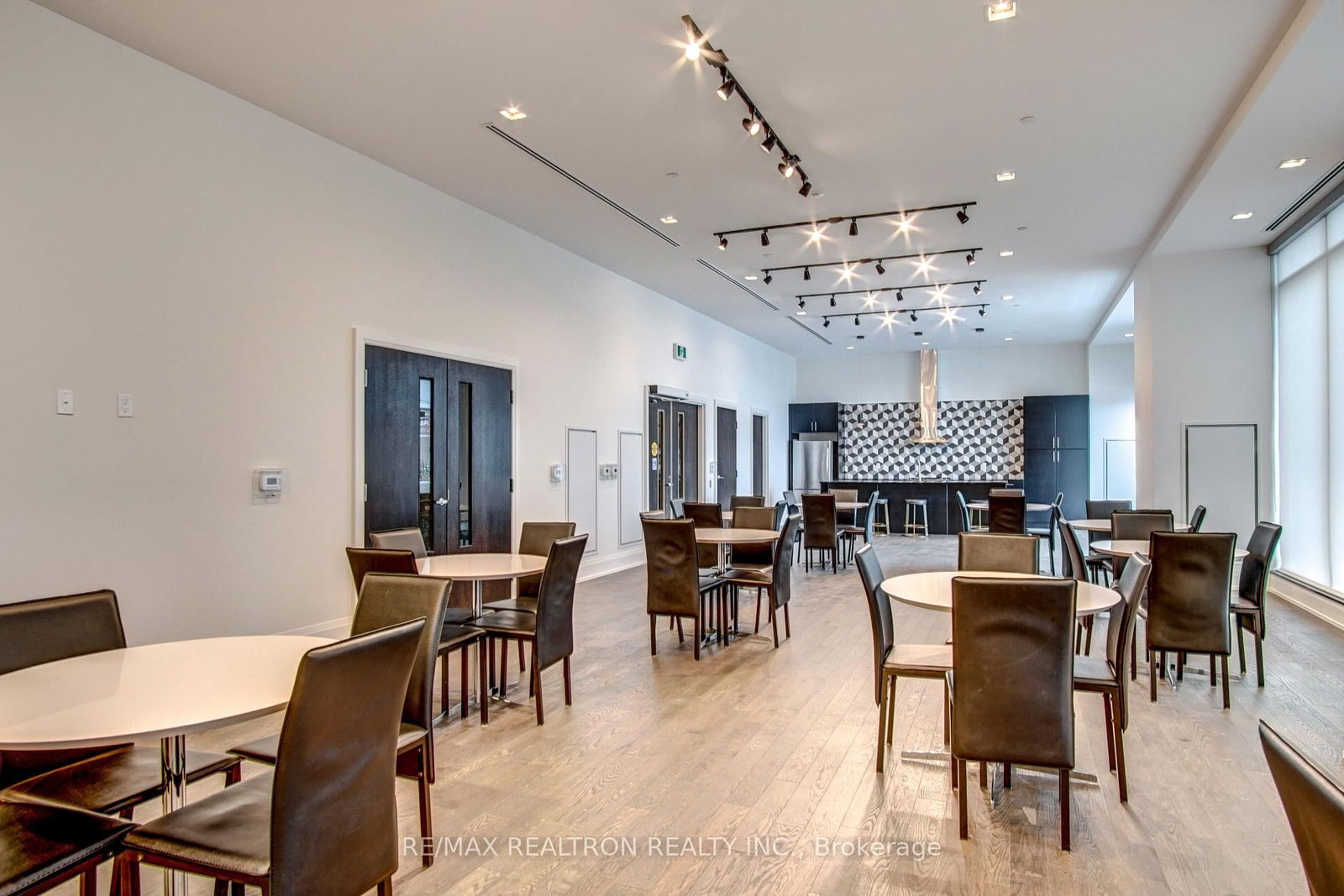 555 William Graham Drive • #PH446 • Aurora, ON photo 15