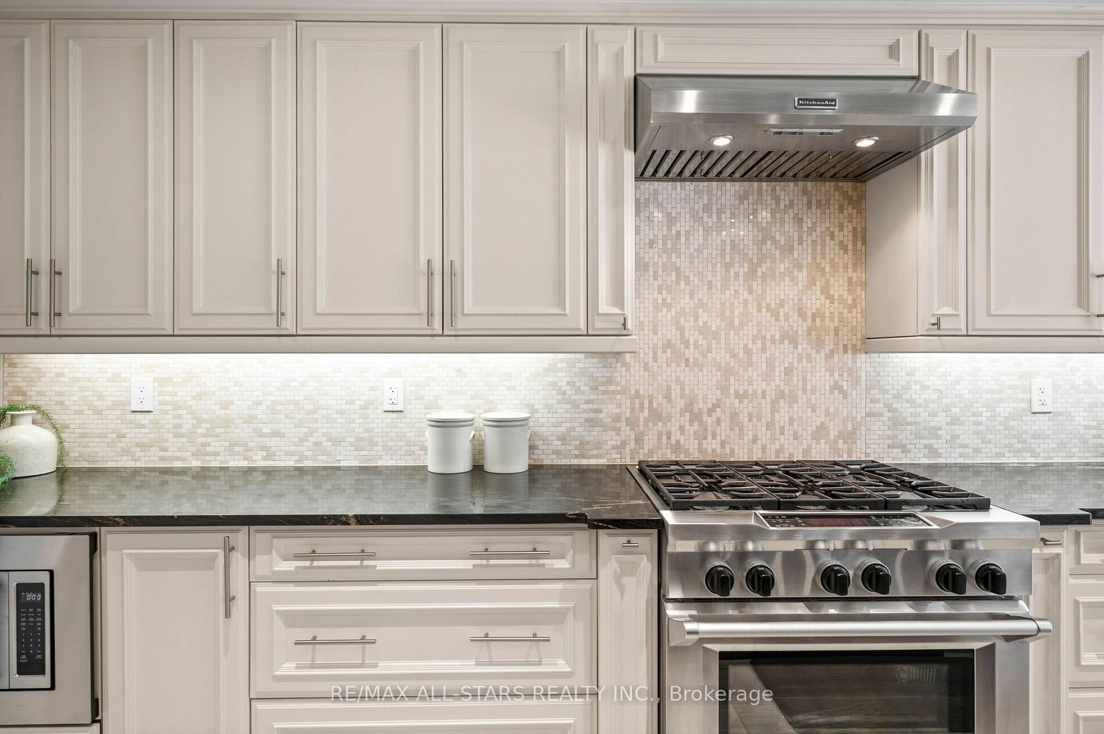 139 Rhodes Circle • Newmarket, ON photo 10