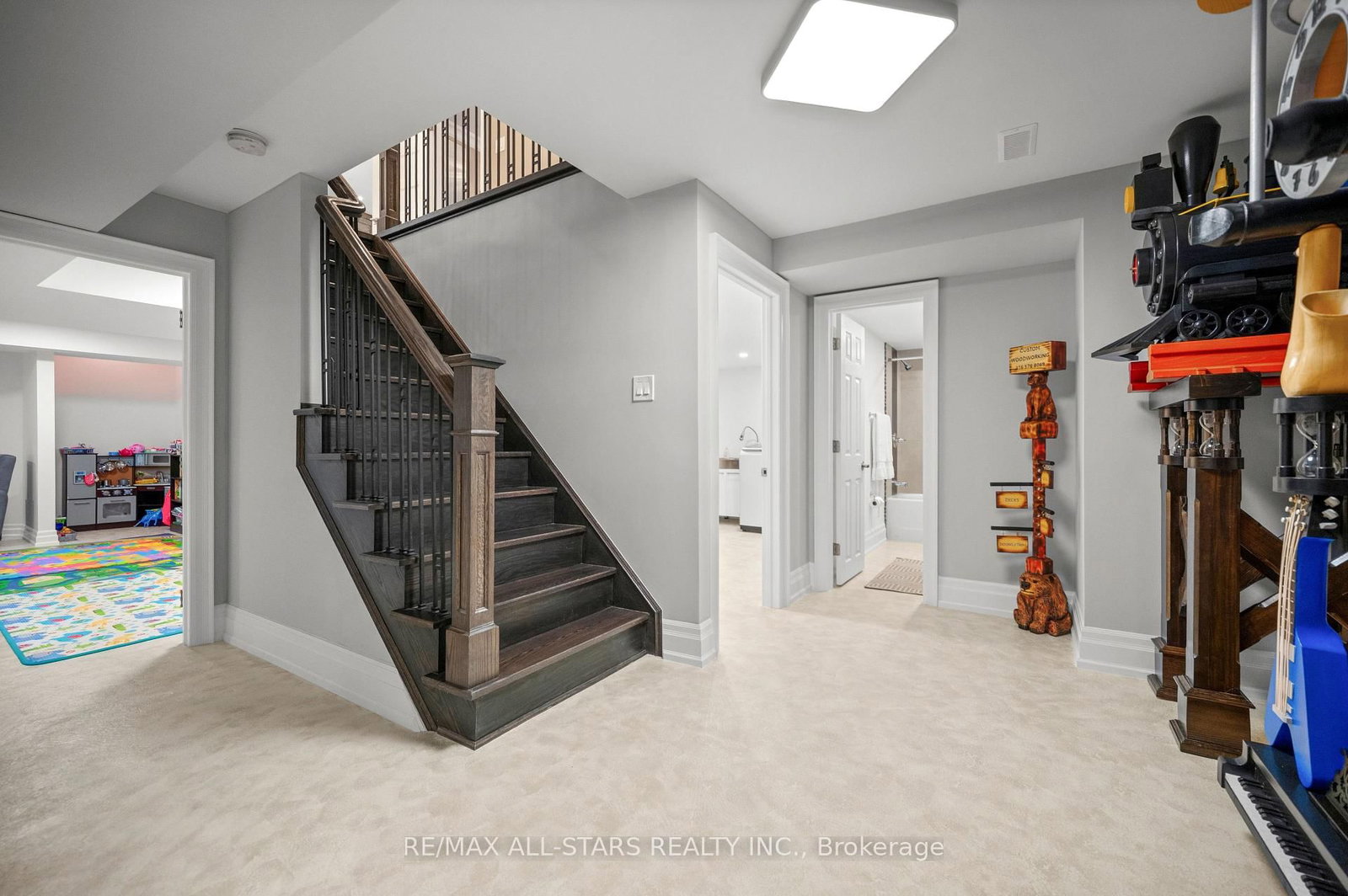 139 Rhodes Circle • Newmarket, ON photo 34