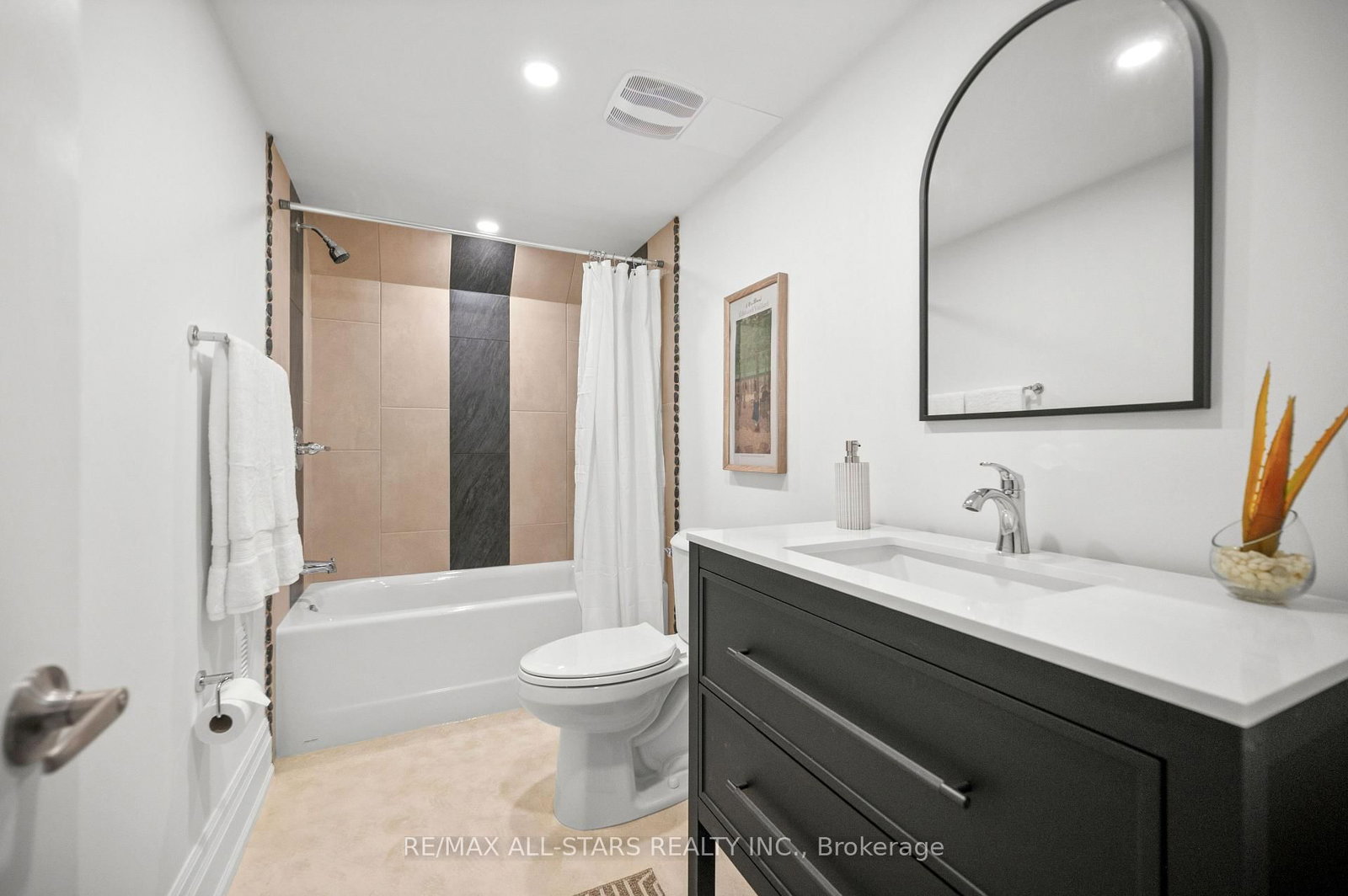 139 Rhodes Circle • Newmarket, ON photo 37