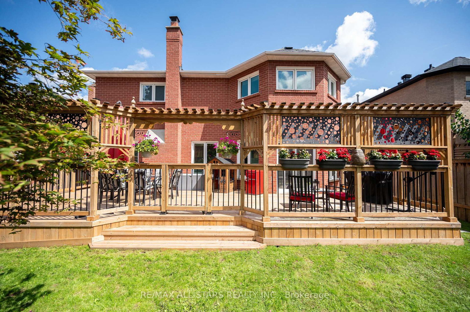 139 Rhodes Circle • Newmarket, ON photo 38