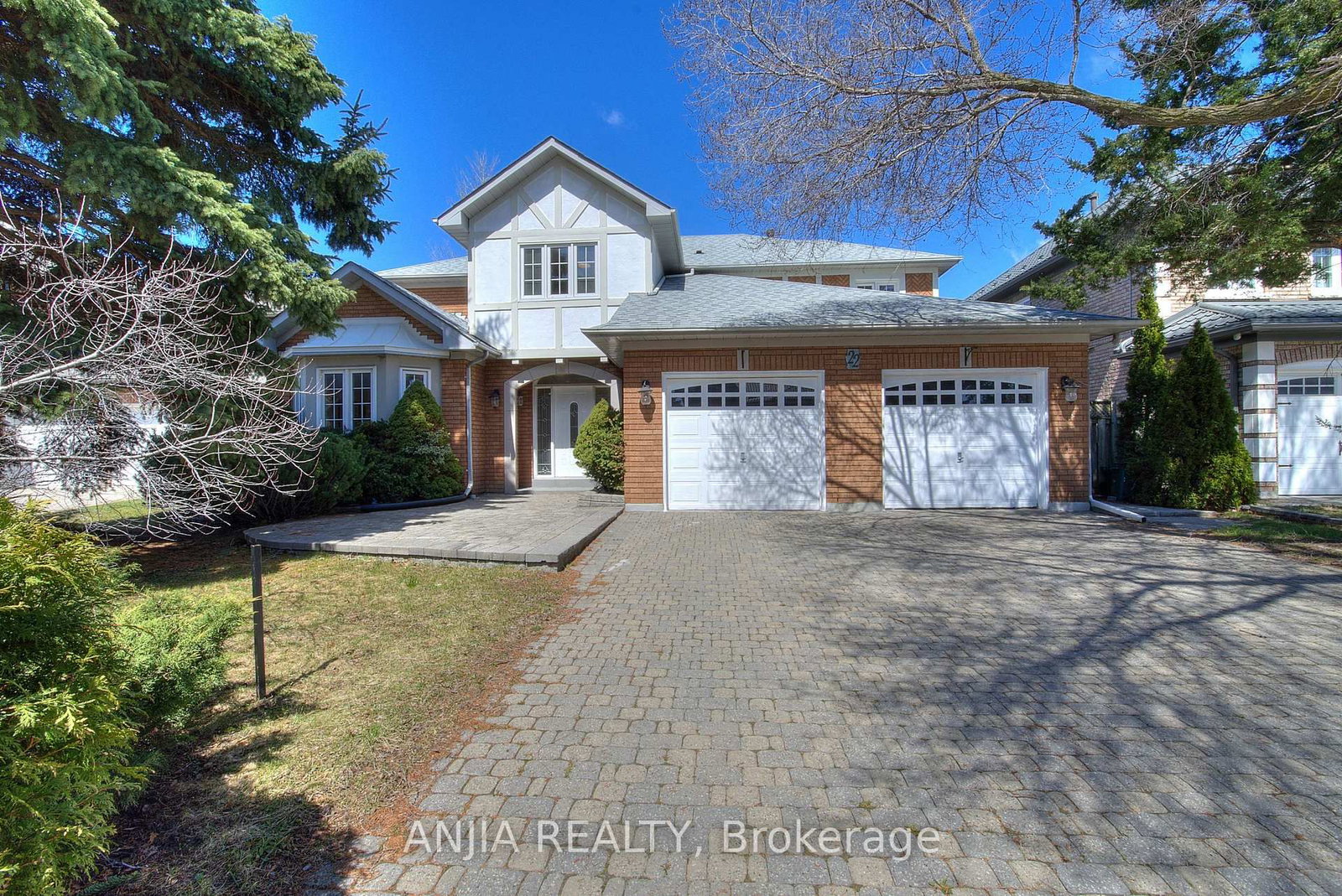 22 Chiltern Hill • Richmond Hill, ON photo 1