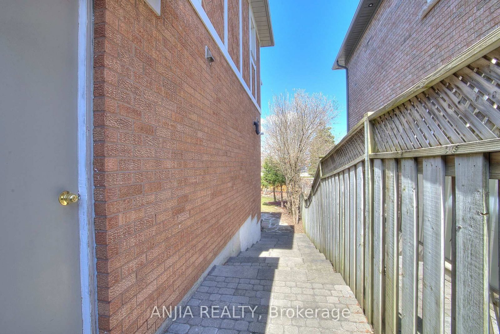 22 Chiltern Hill • Richmond Hill, ON photo 21