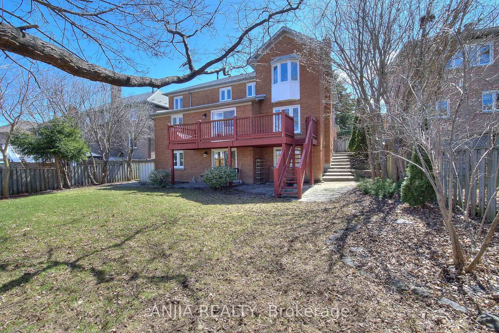 22 Chiltern Hill • Richmond Hill, ON photo 23