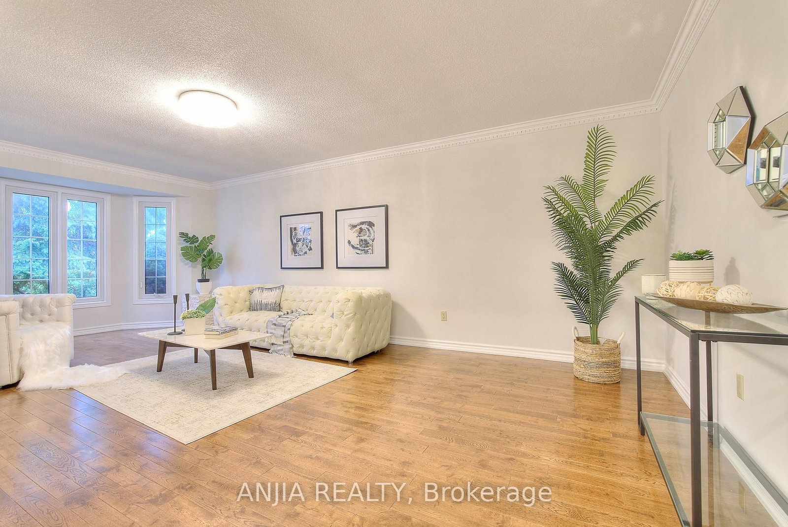 22 Chiltern Hill • Richmond Hill, ON photo 3