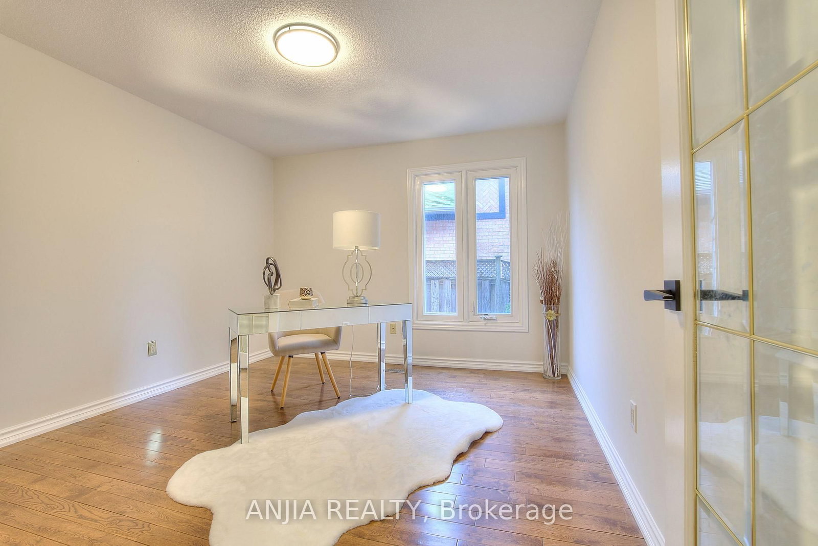 22 Chiltern Hill • Richmond Hill, ON photo 4
