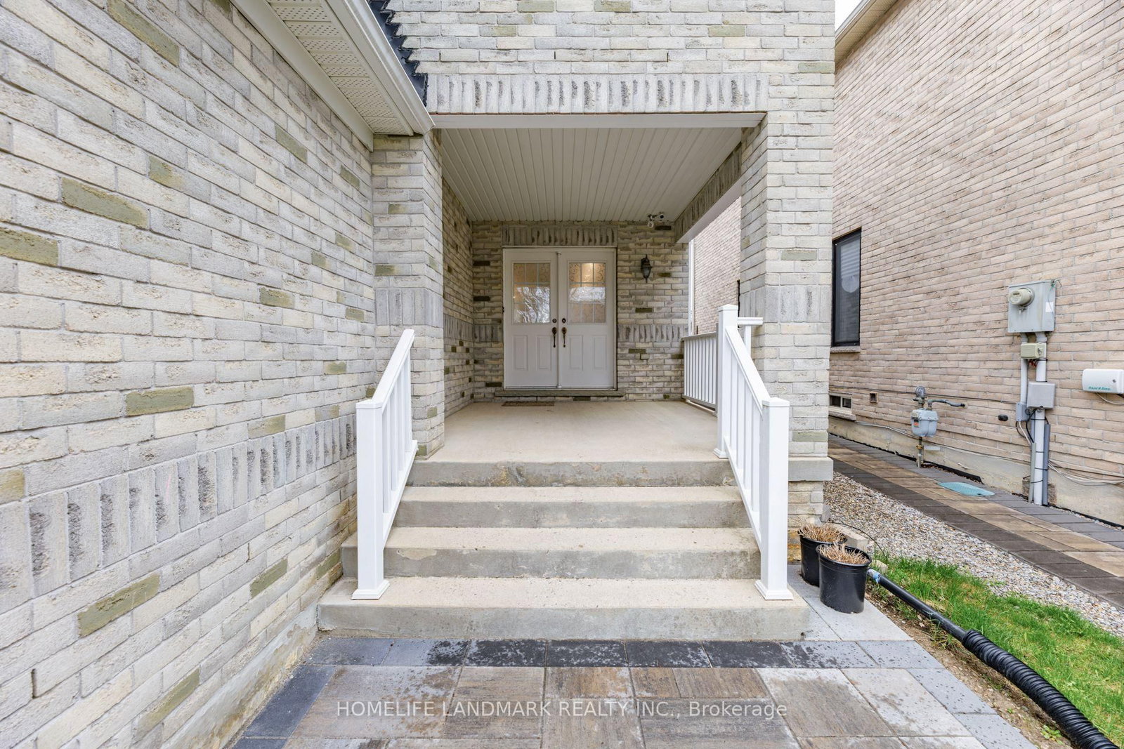 86 Laurier Avenue • Richmond Hill, ON photo 4
