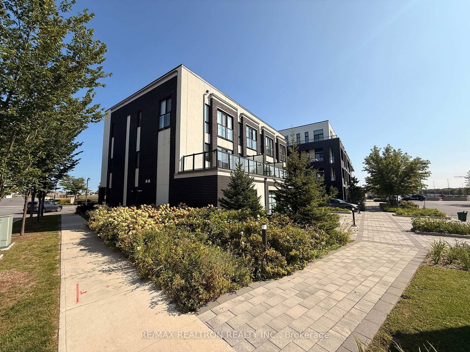 1709 Bur Oak Avenue • #509 • Markham, ON photo 2
