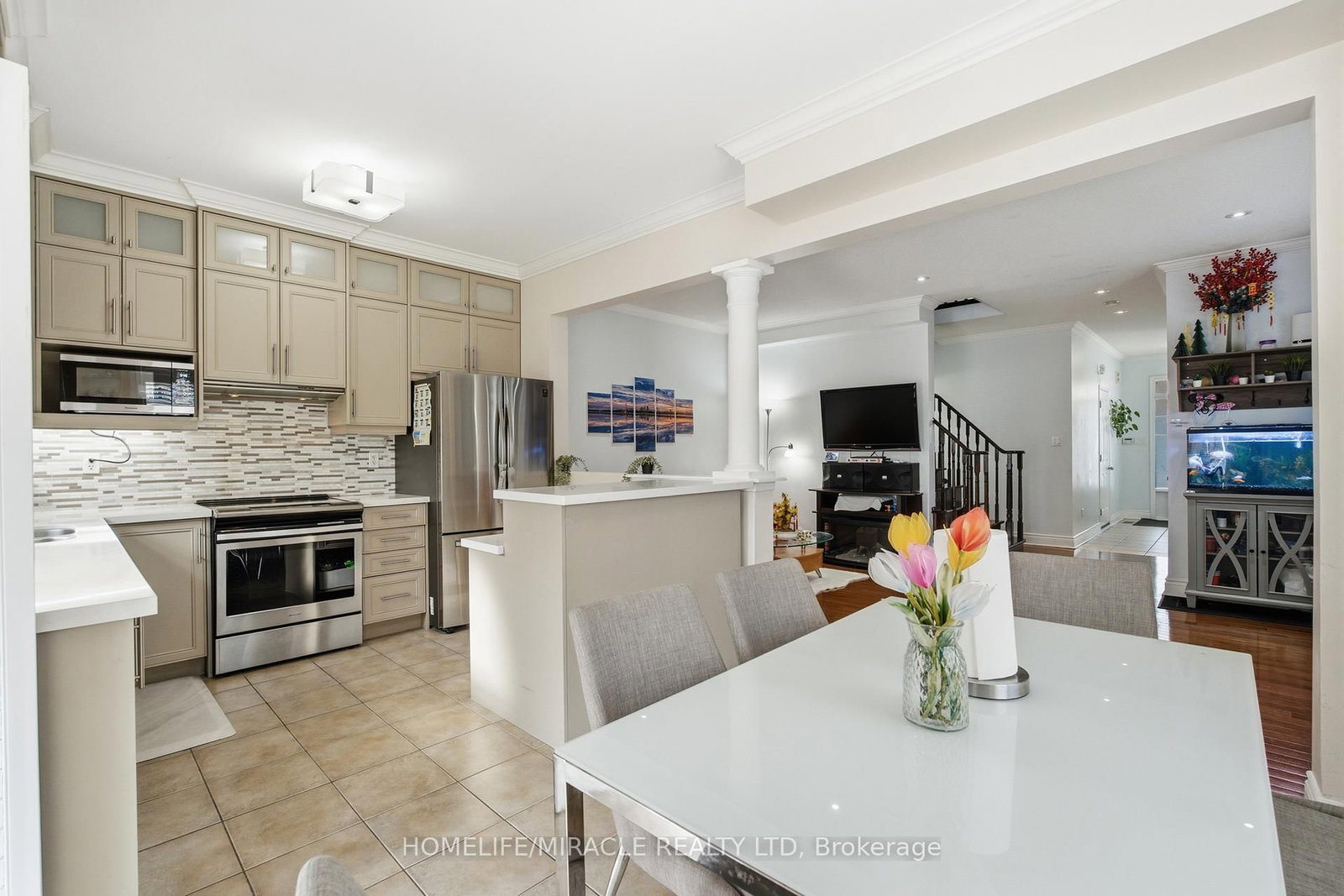 243 Venice Gate Drive • Vaughan, ON photo 14