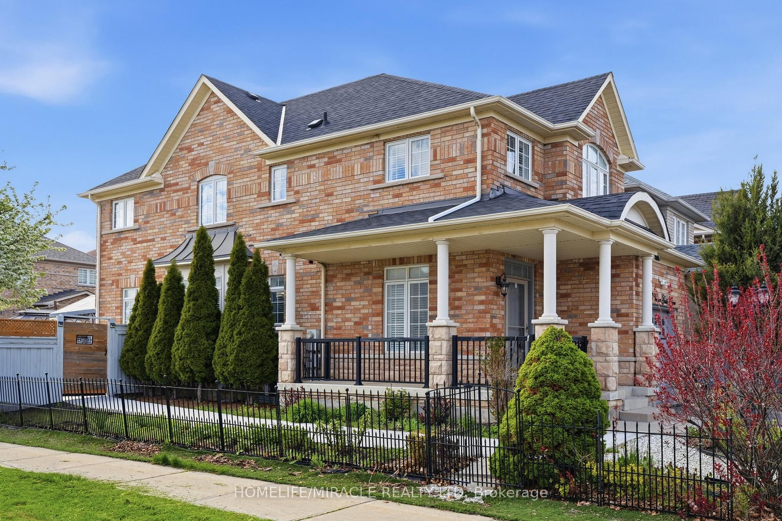243 Venice Gate Drive • Vaughan, ON photo 2