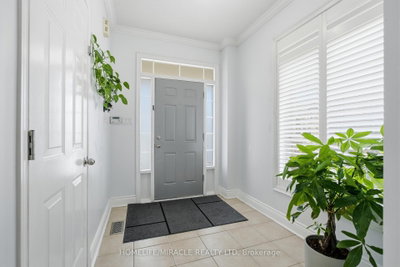 243 Venice Gate Drive • Vaughan, ON photo 6
