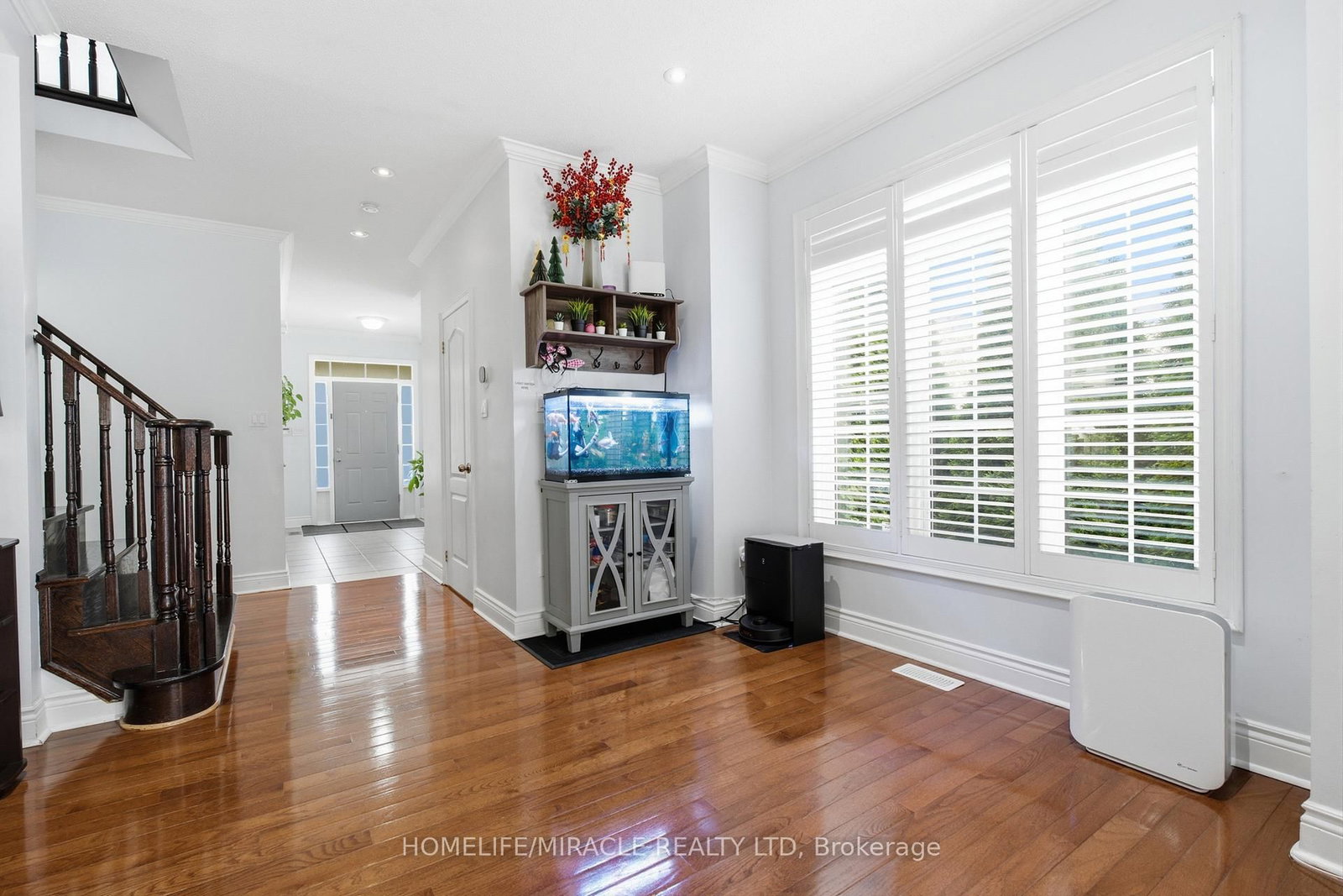 243 Venice Gate Drive • Vaughan, ON photo 8