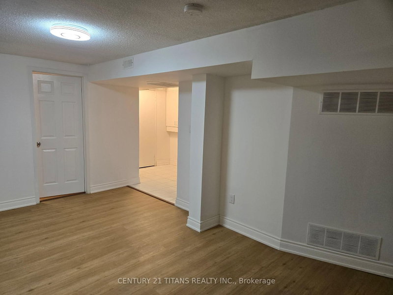 Lower - 59 William Honey Crescent