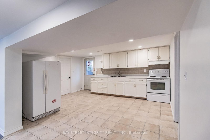 Basement 448 Fernleigh Circle S