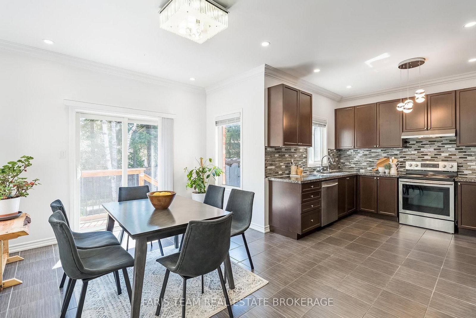 787 Freemont Court • Innisfil, ON photo 10