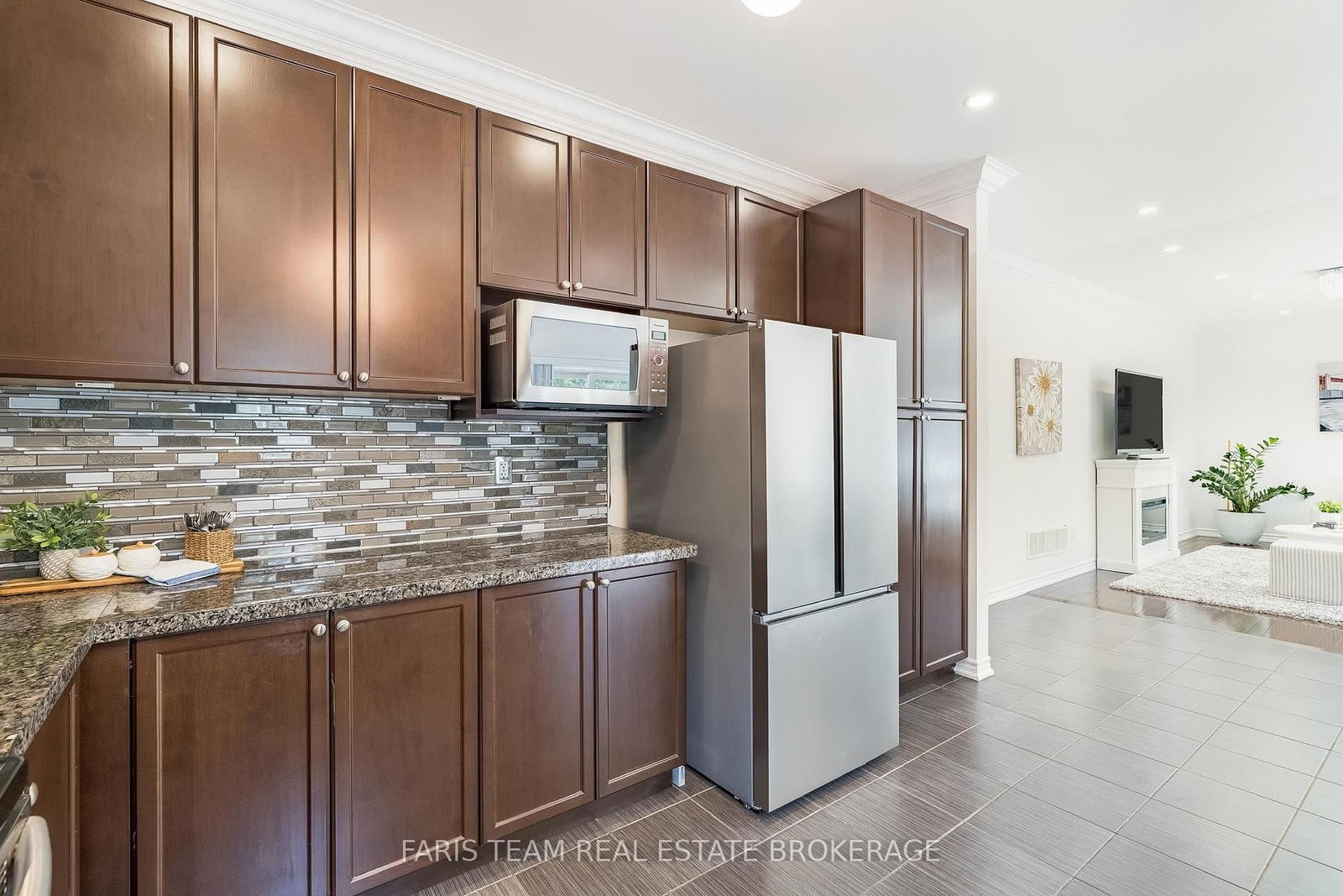 787 Freemont Court • Innisfil, ON photo 8