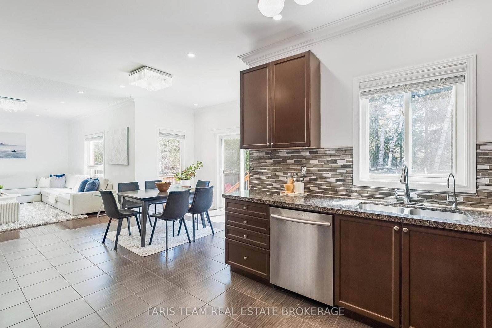 787 Freemont Court • Innisfil, ON photo 9