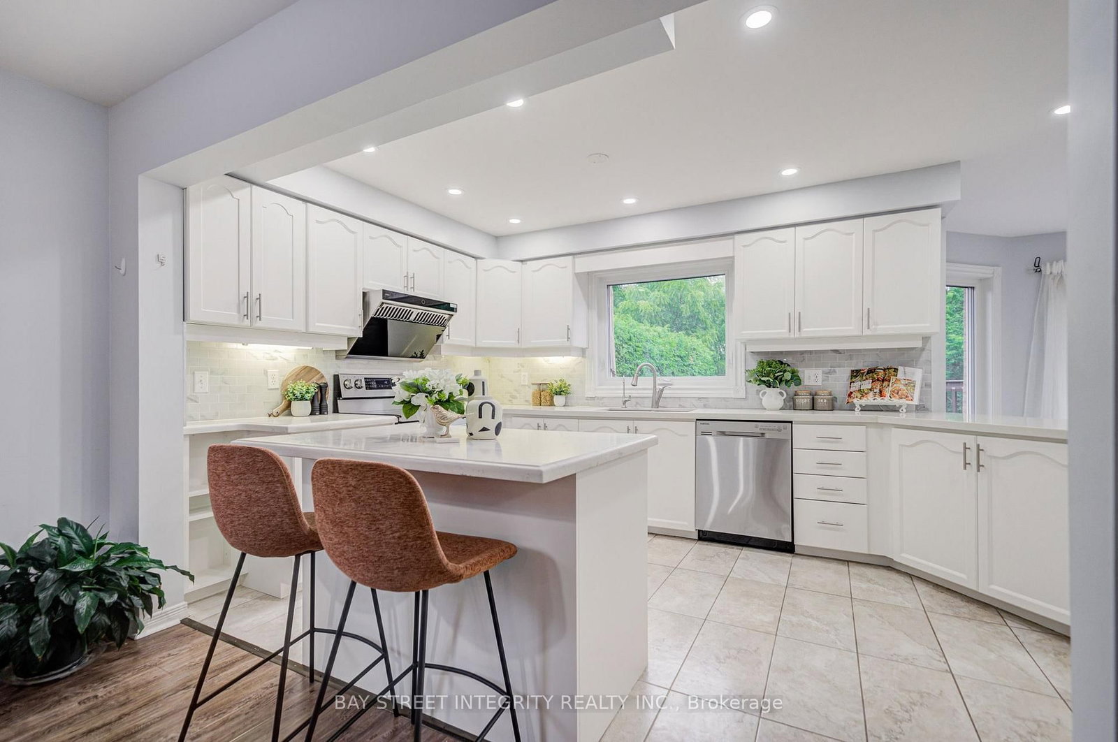 753 College Manor Drive • Newmarket, ON photo 10