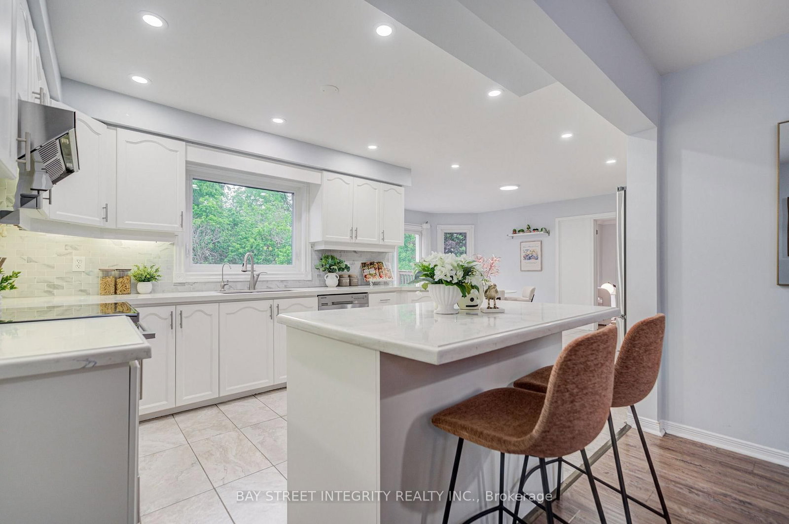 753 College Manor Drive • Newmarket, ON photo 11