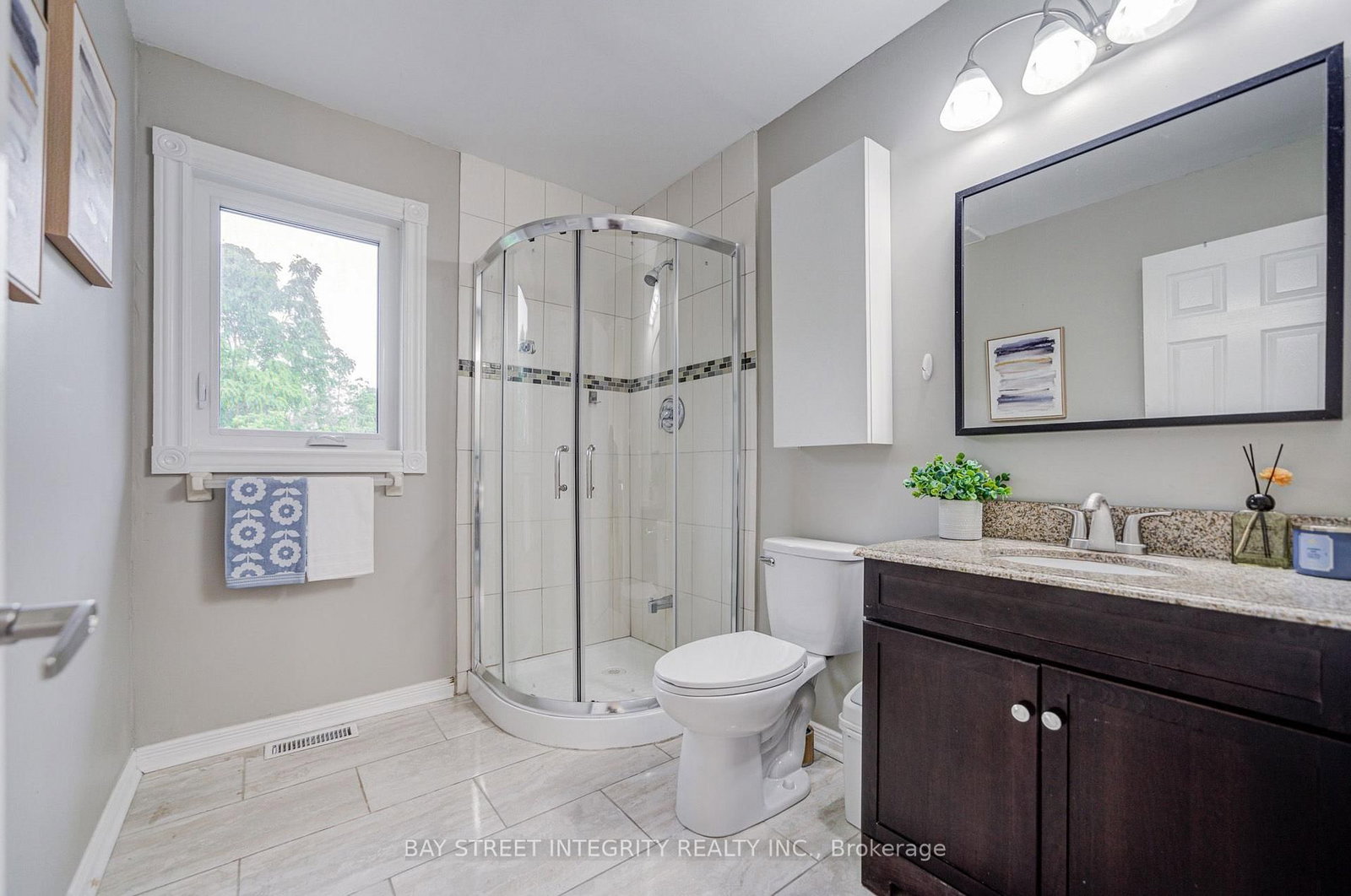 753 College Manor Drive • Newmarket, ON photo 33