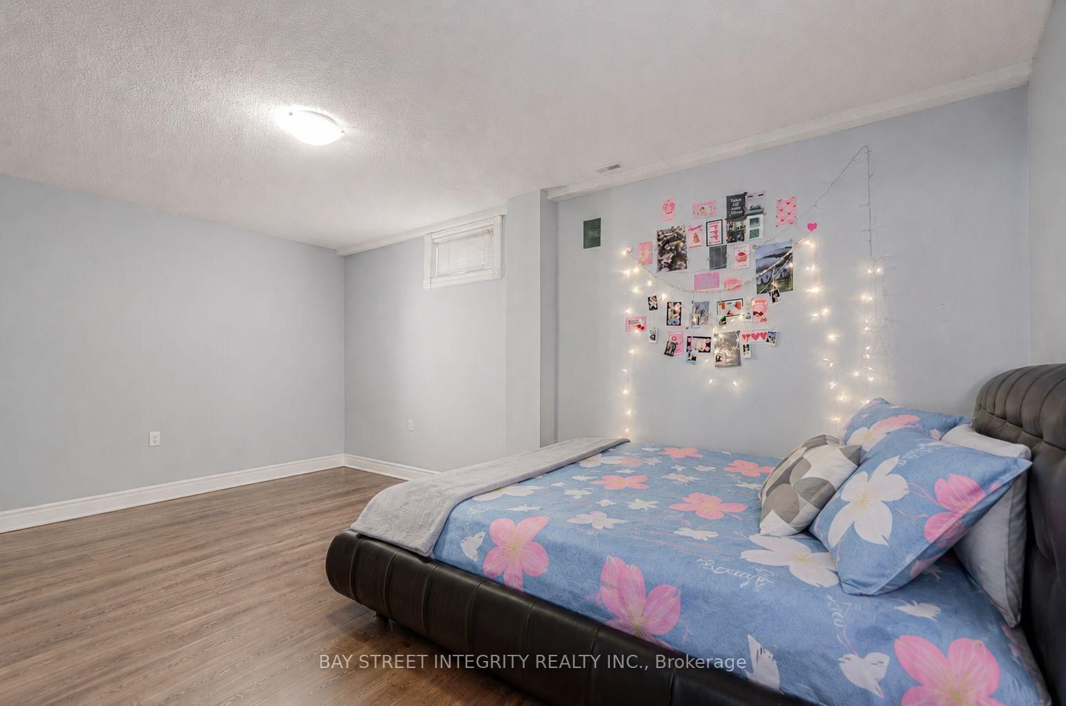 753 College Manor Drive • Newmarket, ON photo 37