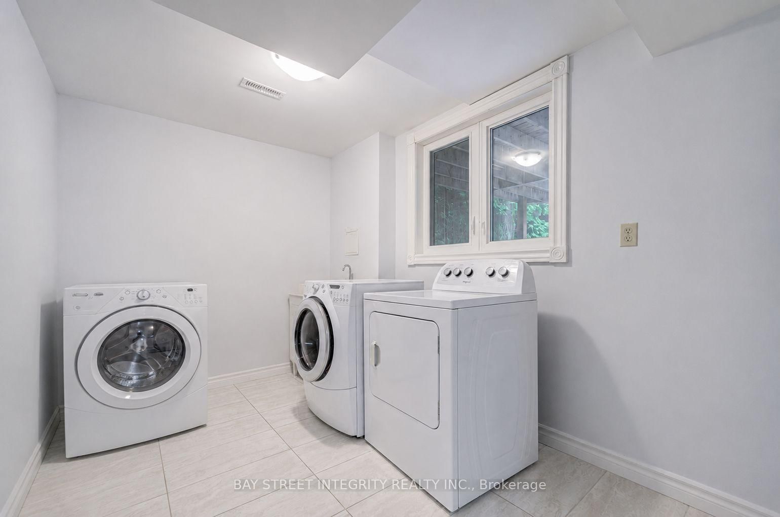 753 College Manor Drive • Newmarket, ON photo 39