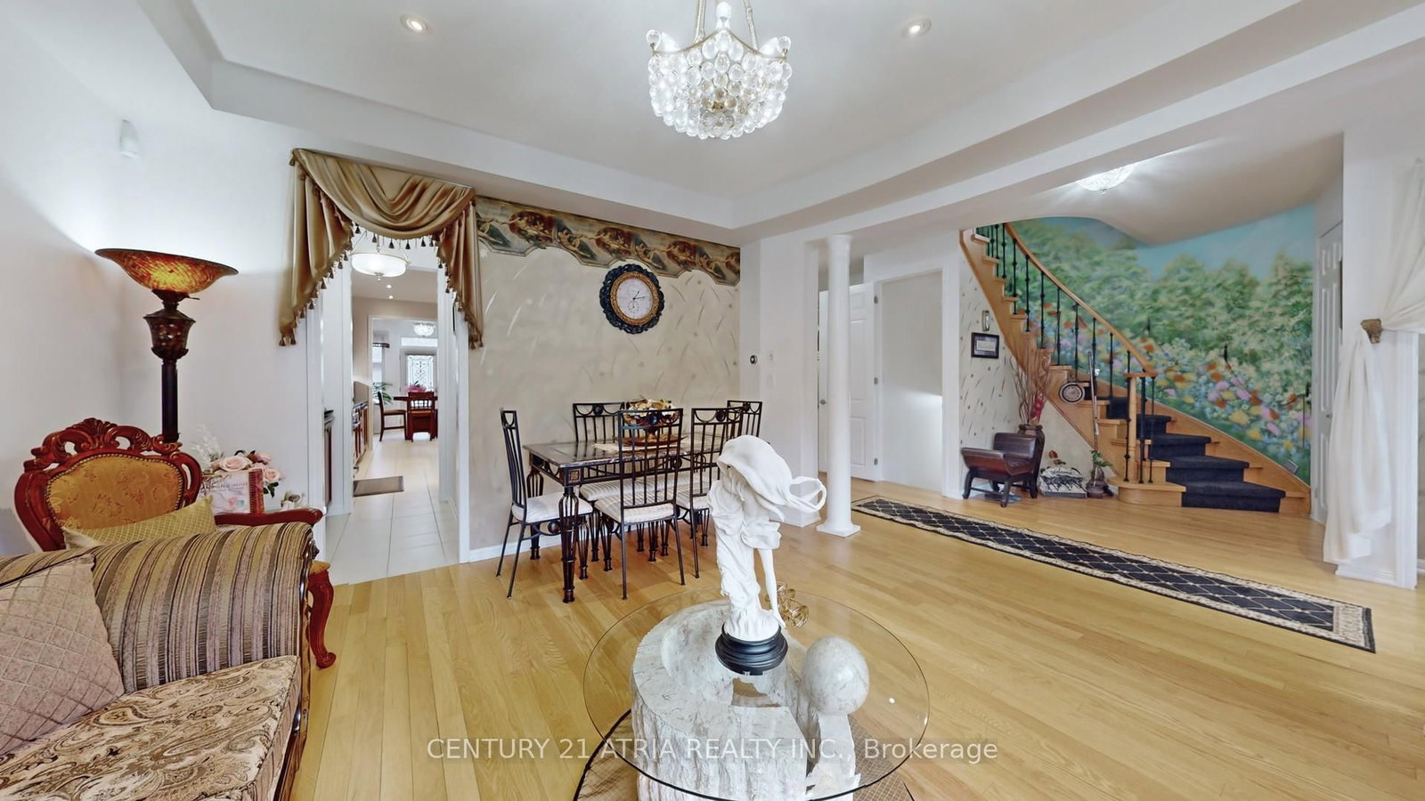 69 Diamond Jubilee Drive • Markham, ON photo 5