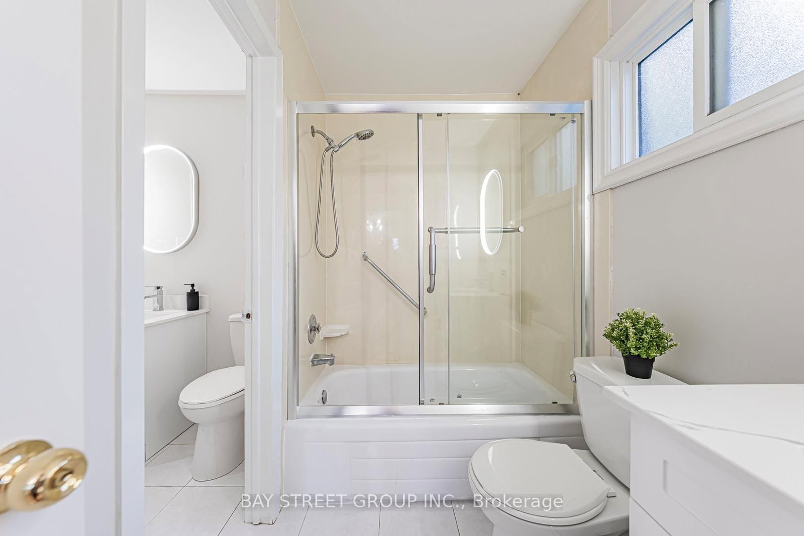 4 Sir Brandiles Place • Markham, ON photo 18
