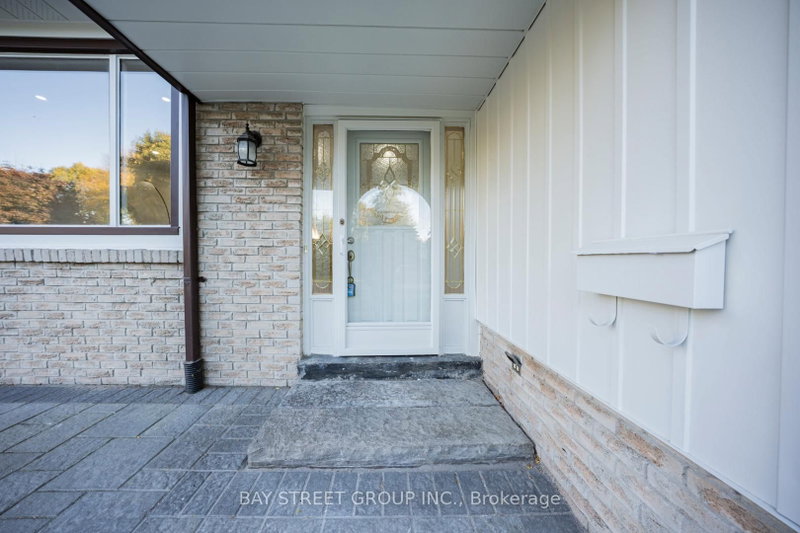 4 Sir Brandiles Place
