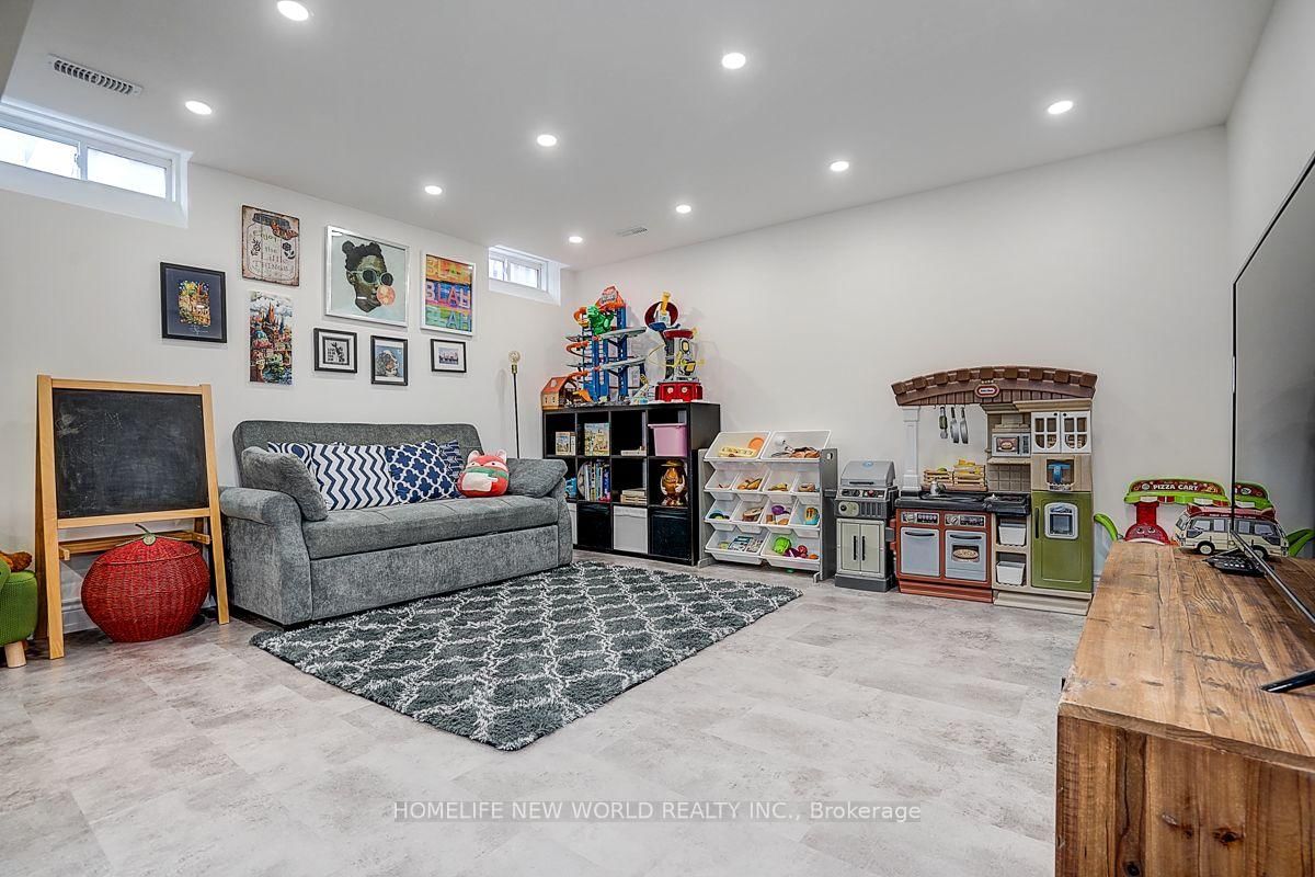 39 James Parrott Avenue • Markham, ON photo 28