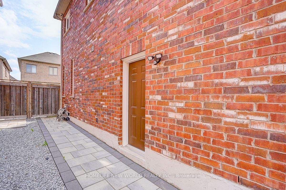 39 James Parrott Avenue • Markham, ON photo 34