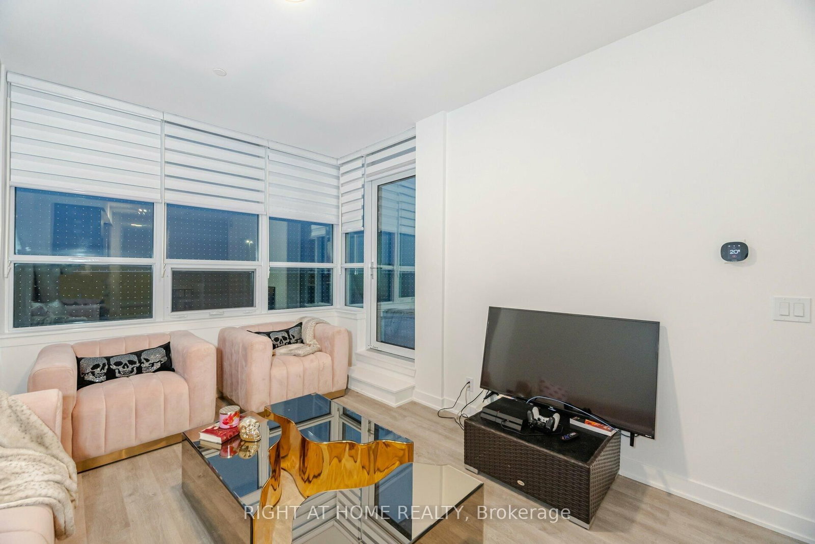 50 Upper MAll Way • #226 • Vaughan, ON photo 12