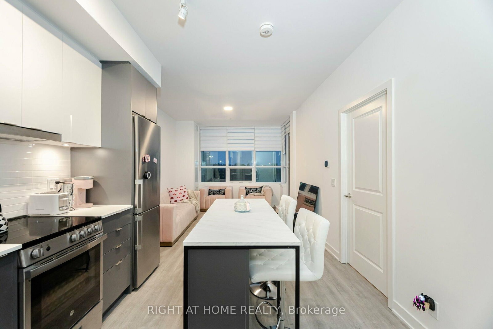 50 Upper MAll Way • #226 • Vaughan, ON photo 8